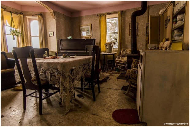 Abandoned Time Capsule House in Ontario Freaktography