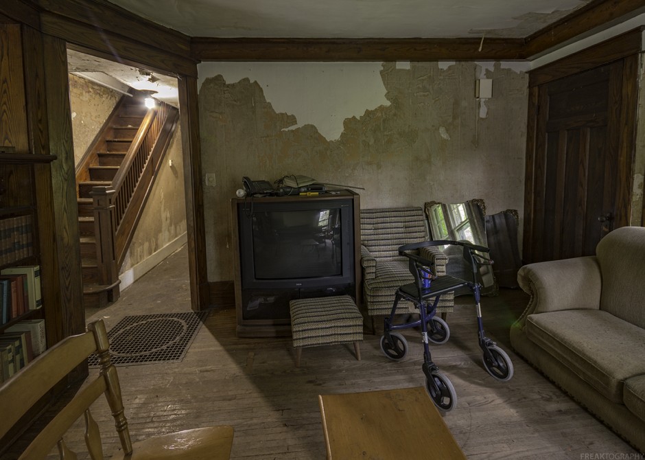 ontario abandoned time capsule house