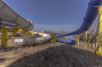 vacant waterpark in ontario by freaktography