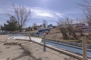 vacant waterpark in ontario by freaktography