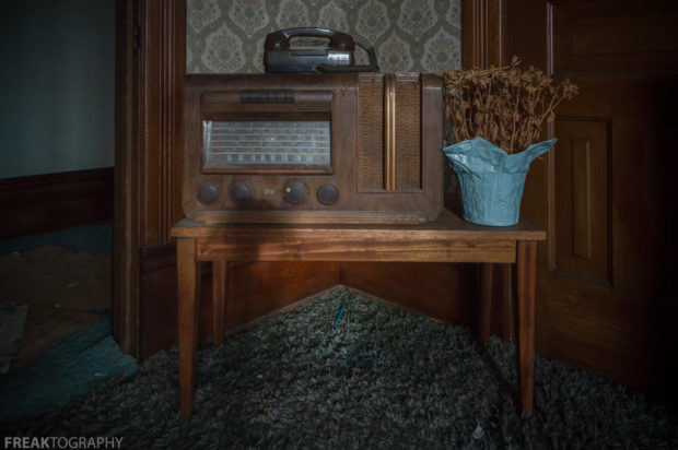Freaktography, abandoned, abandoned photography, abandoned places, creepy, dead flowers, decay, derelict, haunted, haunted places, old dial radio, photography, radio, shag carpet, table, urban exploration, urban exploration photography, urban explorer, urban exploring