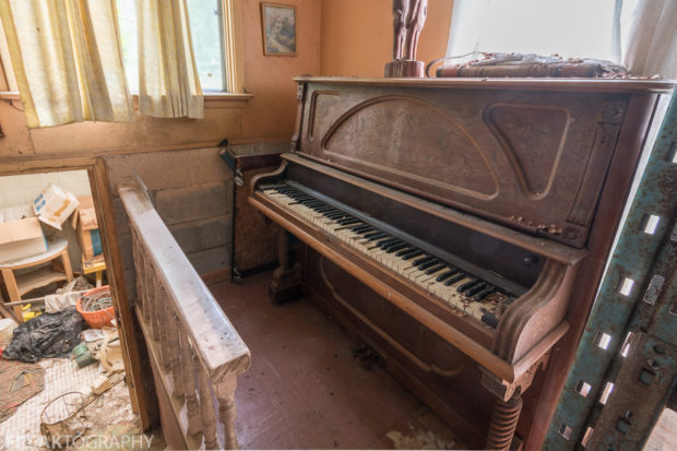 Piano in a hallway in the perfectly preserved abandoned time capsule house. Urban Exploring Gallery of a Perfectly Preserved Abandoned Time Capsule House in Ontario, Canada by Freaktography. Canadian Urban Exploration Photographer