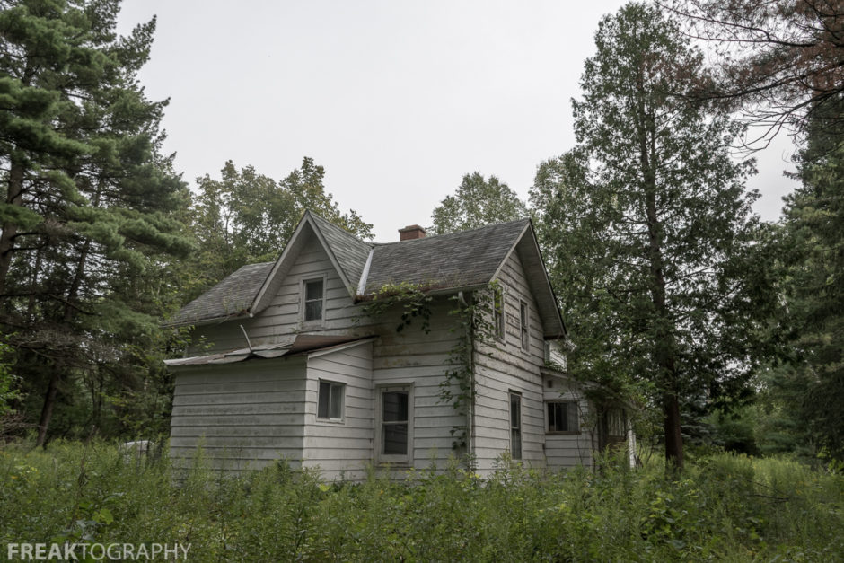 Exterior view of a Perfectly Preserved Abandoned Time Capsule House. Urban Exploring Gallery of a Perfectly Preserved Abandoned Time Capsule House in Ontario, Canada by Freaktography. Canadian Urban Exploration Photographer