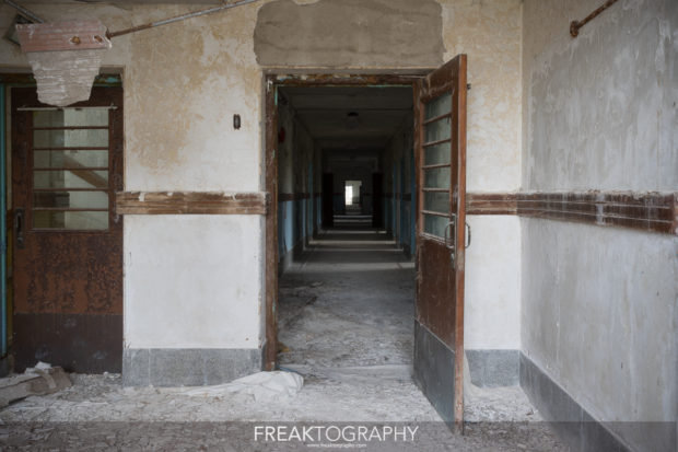 Urban Exploring The Abandoned St Thomas Psychiatric Hospital