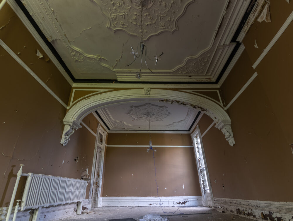 Abandoned 1900's Victorian Mansion in Prescott Ontario