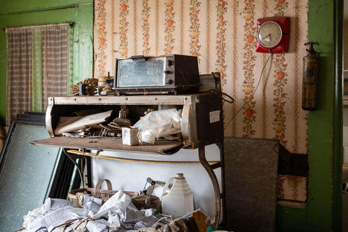 I Found Guns Inside an Abandoned Farmhouse | FREAKTOGRAPHY