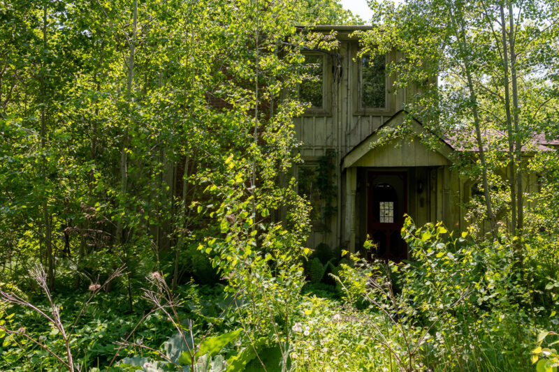 abandoned million dollar heritage farm house