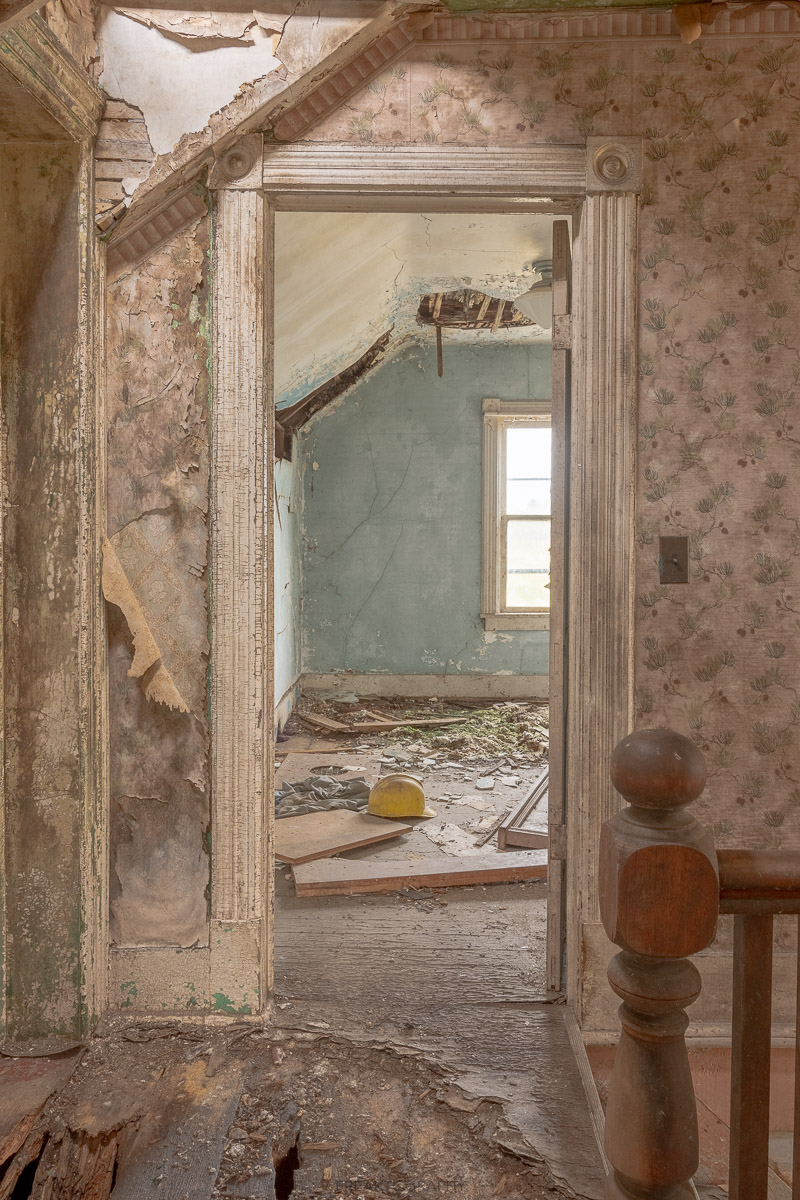 classic abandoned farmhouse photography
