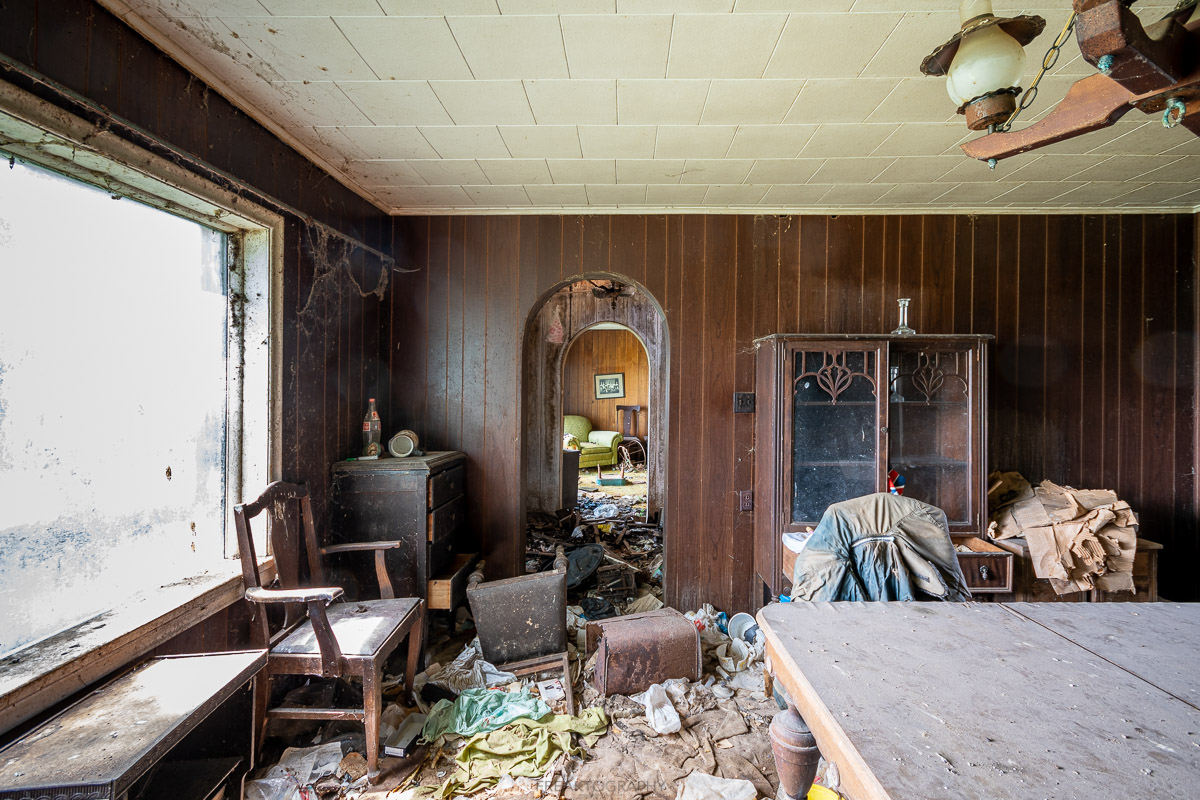 Exploring An Abandoned Time Capsule House With A Mummified Cat