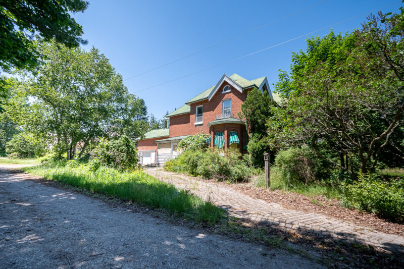 ABANDONED HUGE 1970s CRAZY Wallpaper Farm House & Mansion