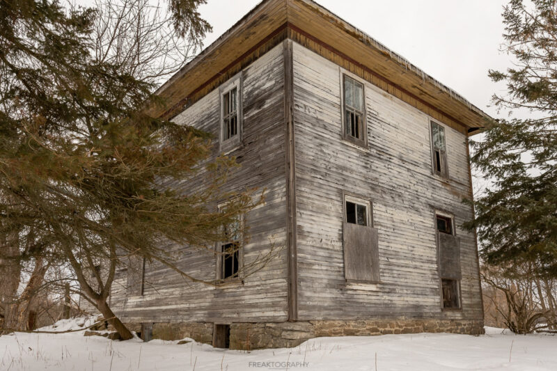 exploring abandoned ontario farmhouse