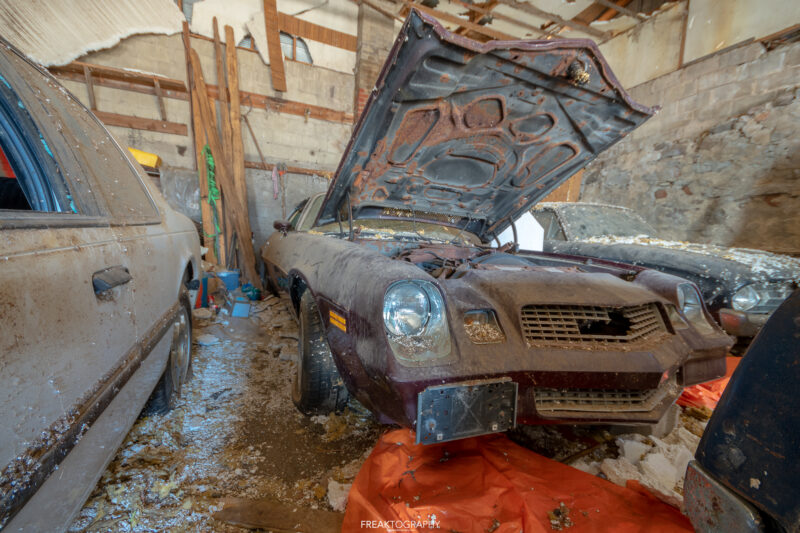 MYSTERIOUS abandoned building FULL of classic cars