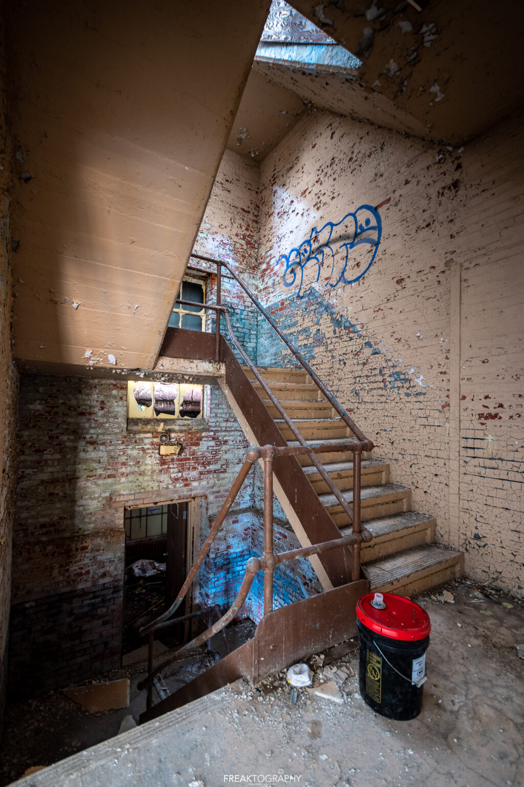 What is Urban Exploring Photography | FREAKTOGRAPHY