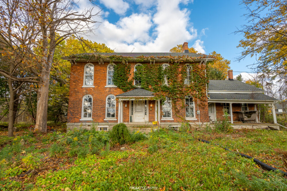 Exploring a 156-Year-Old Abandoned House Frozen in Time