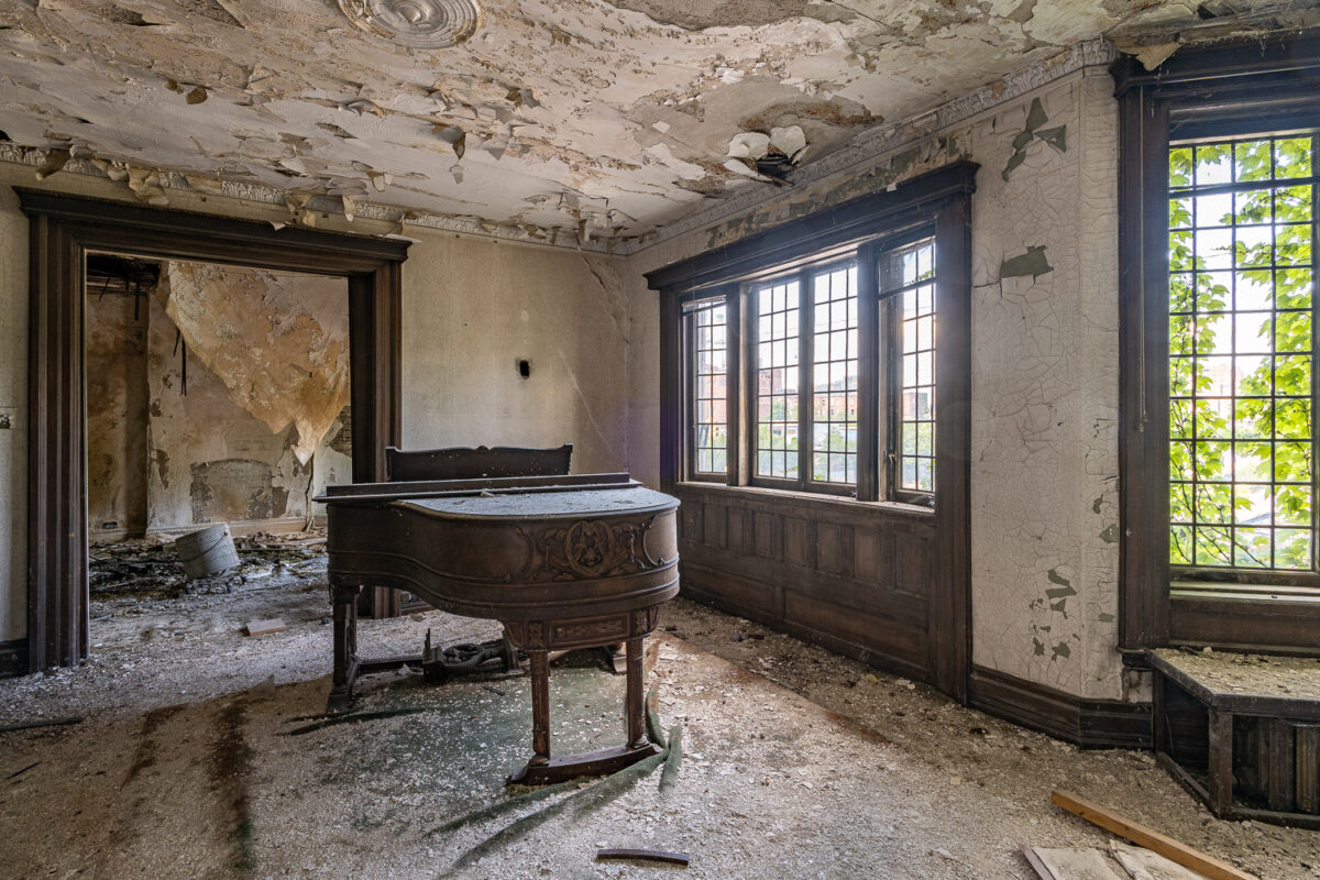 The Abandoned Funeral Home Where Houdini Was Embalmed