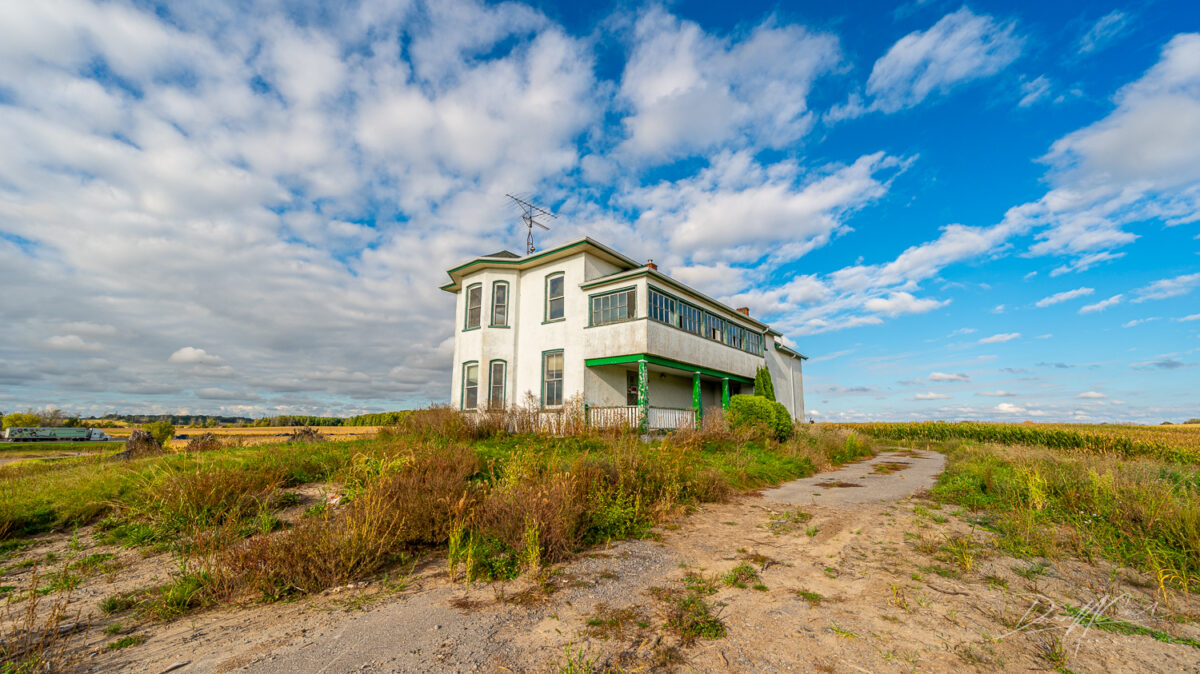 Abandoned Haunted House Discovered in the Corn Fields