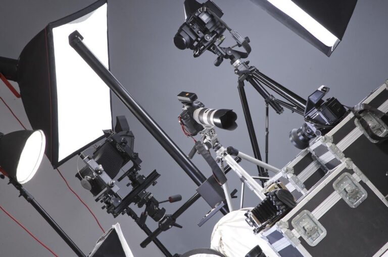 How to Use Natural and Artificial Lighting in Photography