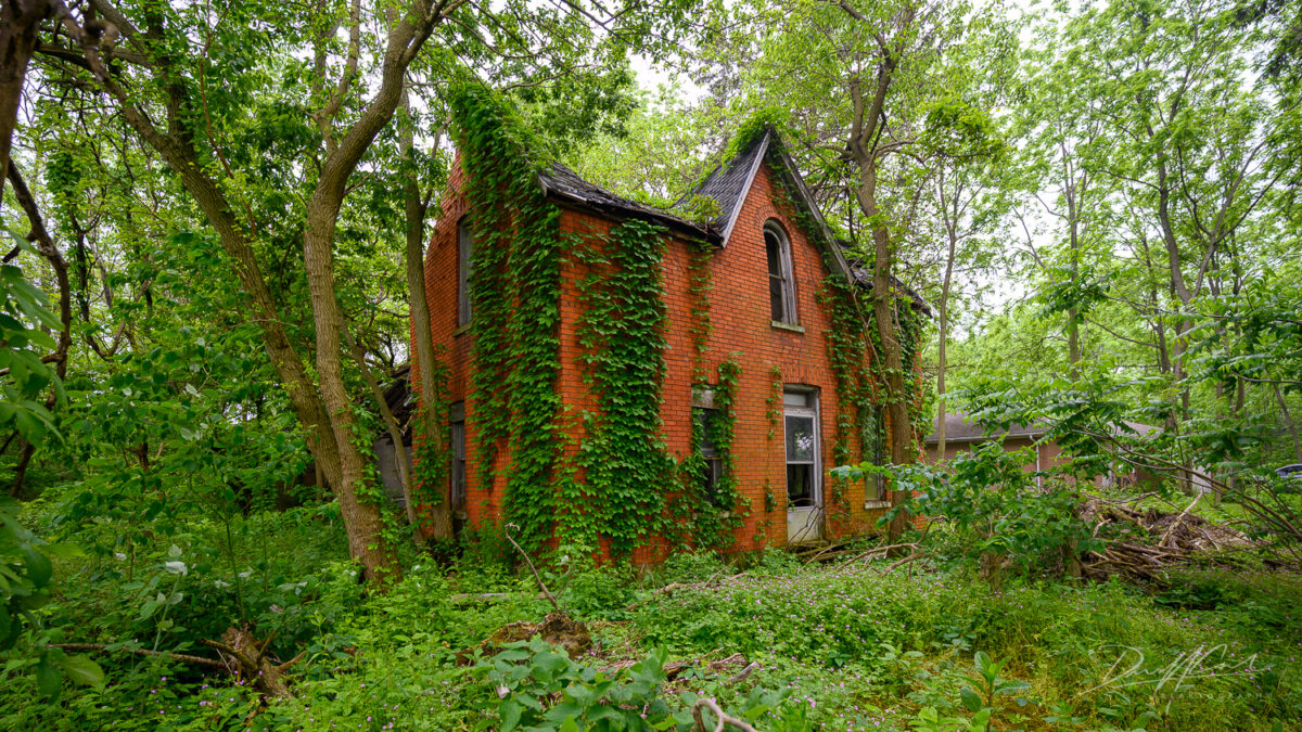 collapsed abandoned house in ontario canada