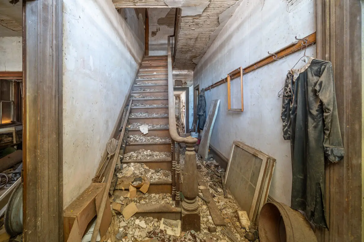 The Haunted House Abandoned for 70 Years