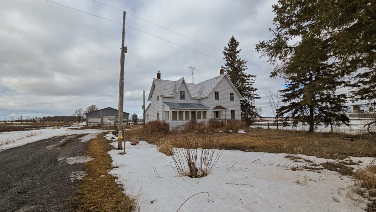 Found an ABANDONED Time Capsule House in the Middle of Nowhere
